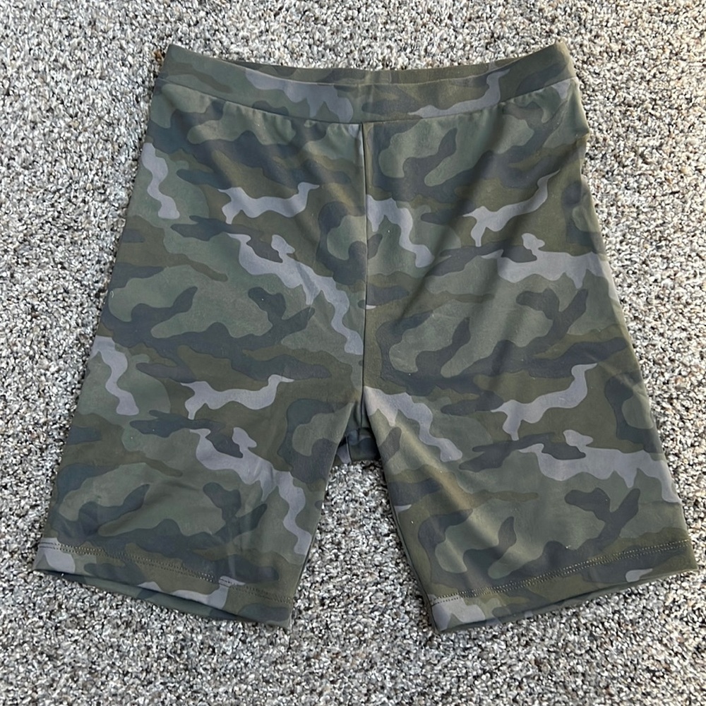 American Eagle Camo Biker Shorts Size Small